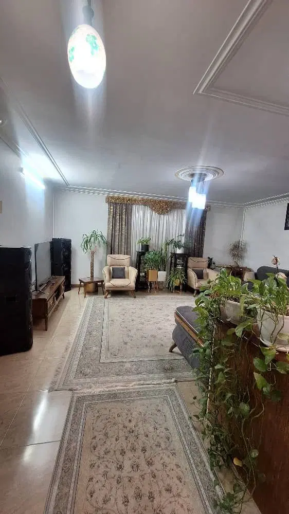 واحد ۱۰۰ متری طبقه‌ی اول اصغر محمدی