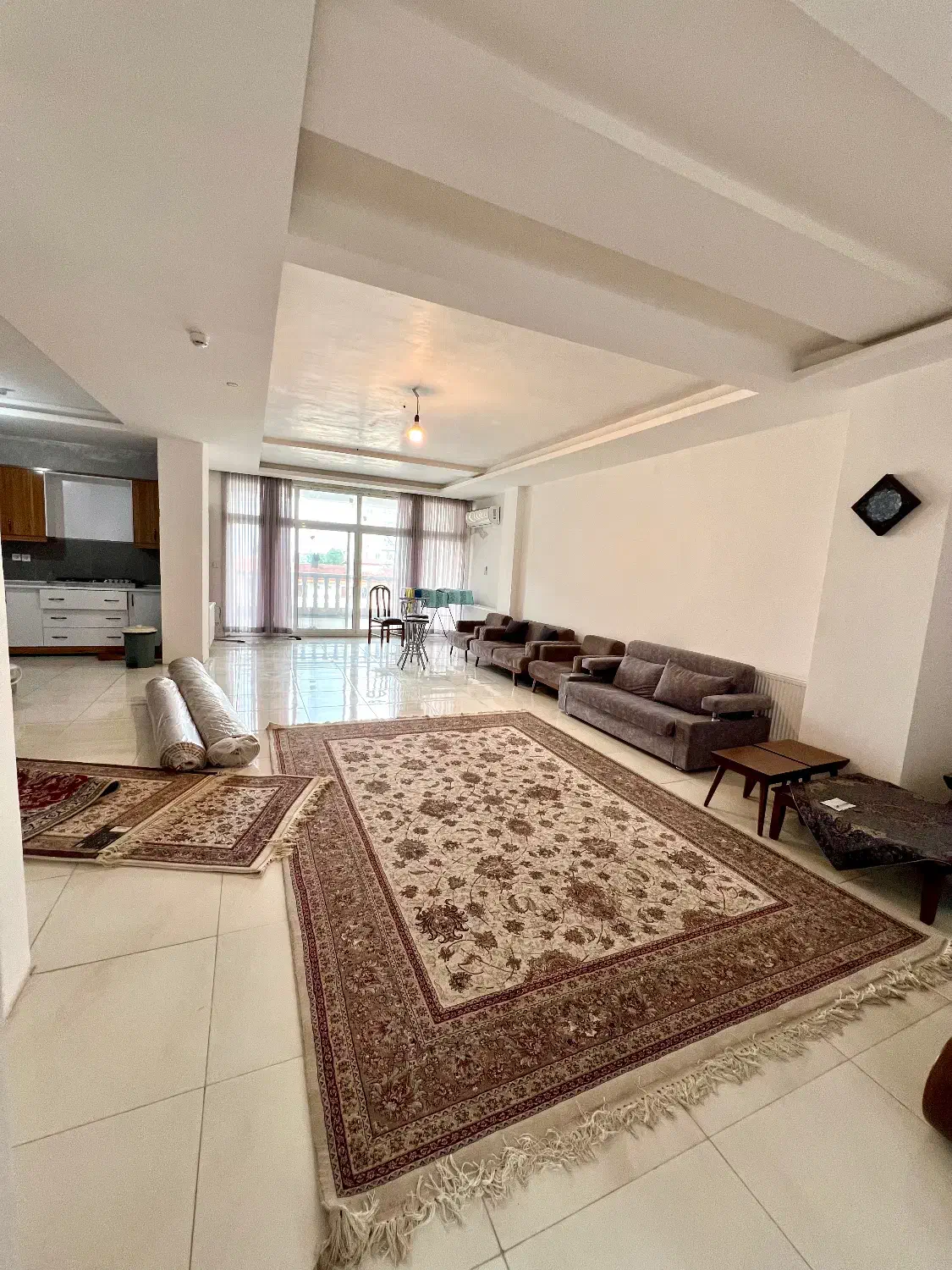 آپارتمان ۱۴۱ متری ، نوساز، خ پاسداران (قیمت مناسب)