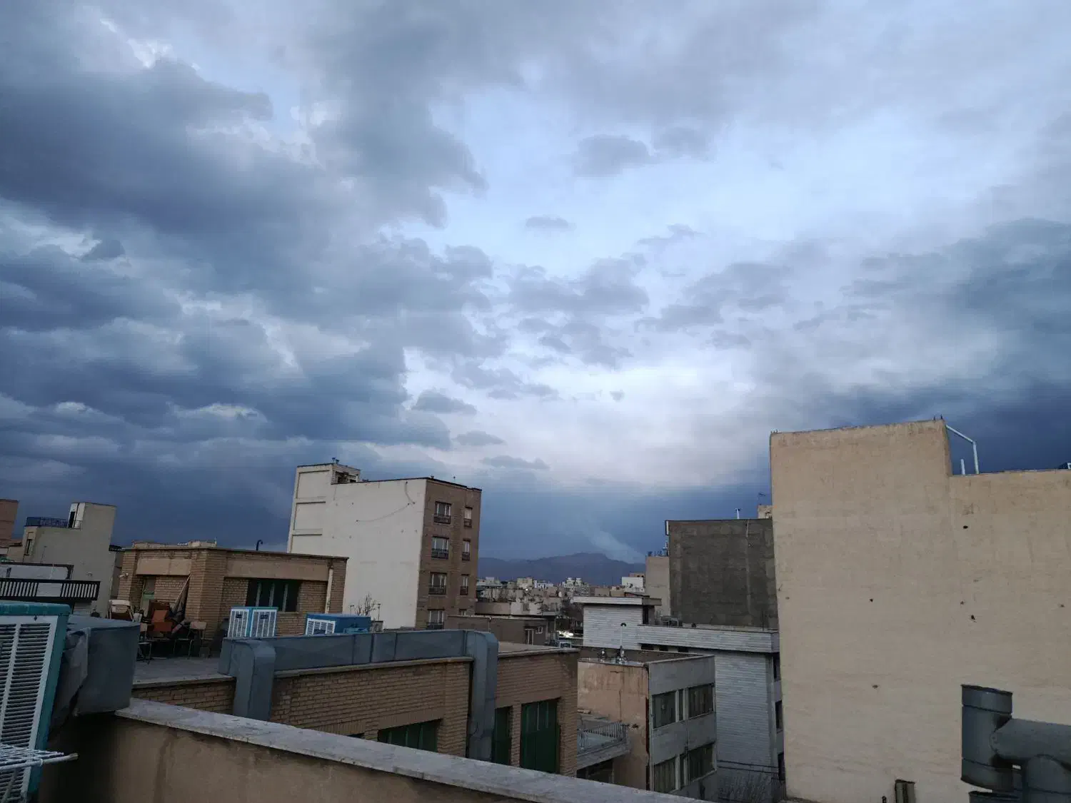 خانه کلنگی ،حدود ۹۰ متر زمین