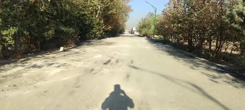 زمین چهار دیواری بر اتوبان ازادگان متراژ ۵۶۱۳ متر