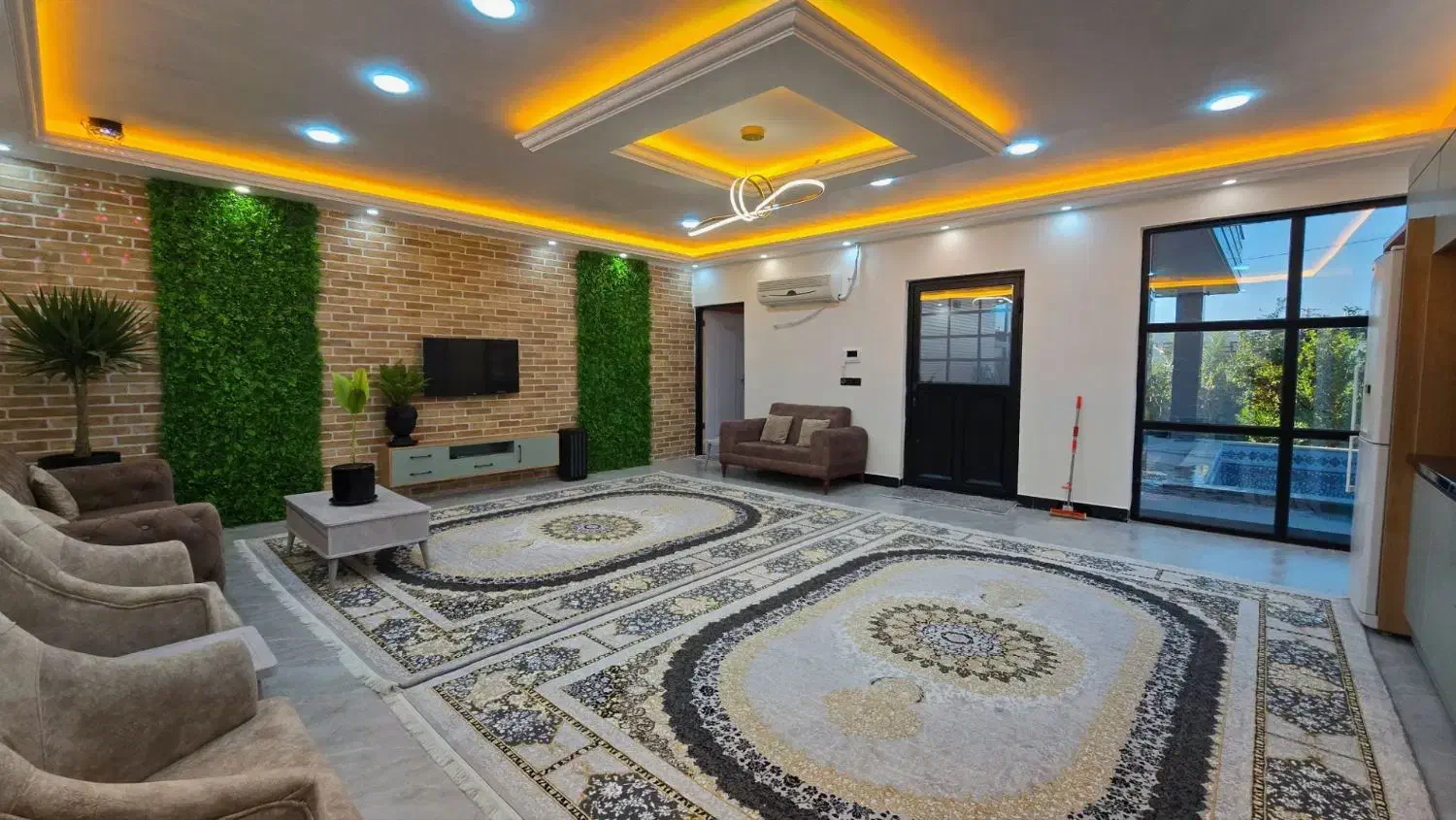 فروش خونه 400متری ویلا لب خیابان اصلی