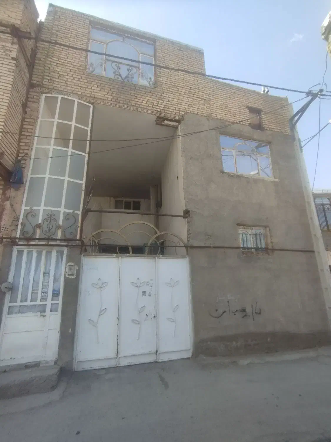 خانه فروشی دو طبقه و نیم