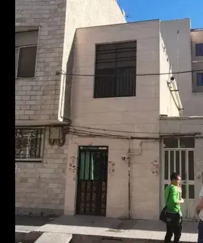 اجاره مسکونی نصفه حیاط ۲طبقه سیزده آبان رهن