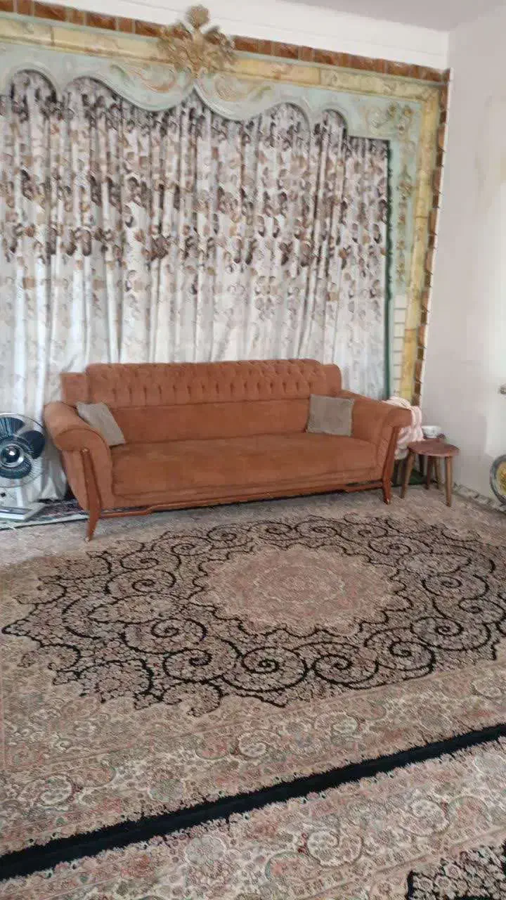 طبقه ی بالای خانه۳۰۰متری ۴خوابه بسیار باصفا