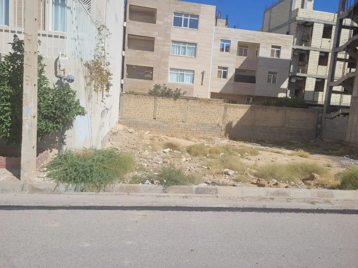 زمین ۱۸۰ متری شهرک کوثر۲(بنکداران)
