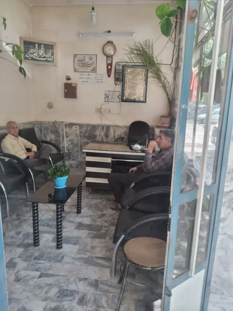 رهن و اجاره مغازه سر نبش ۲۰۰رهن کامل