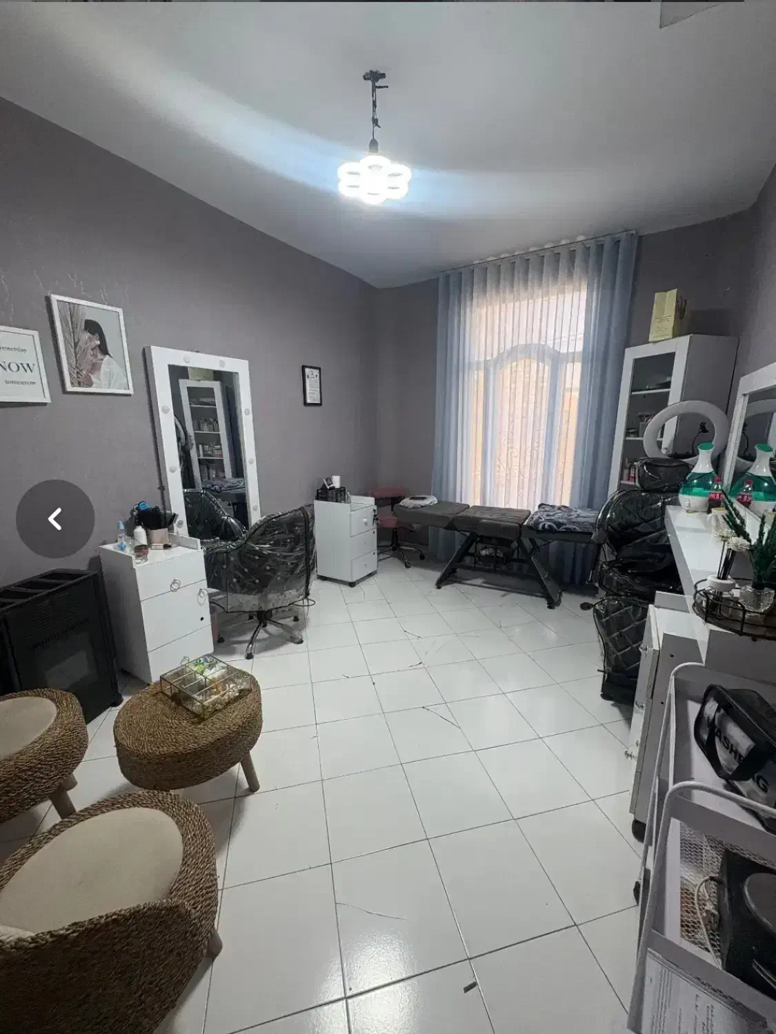 اجاره اتاق و میز ناخن