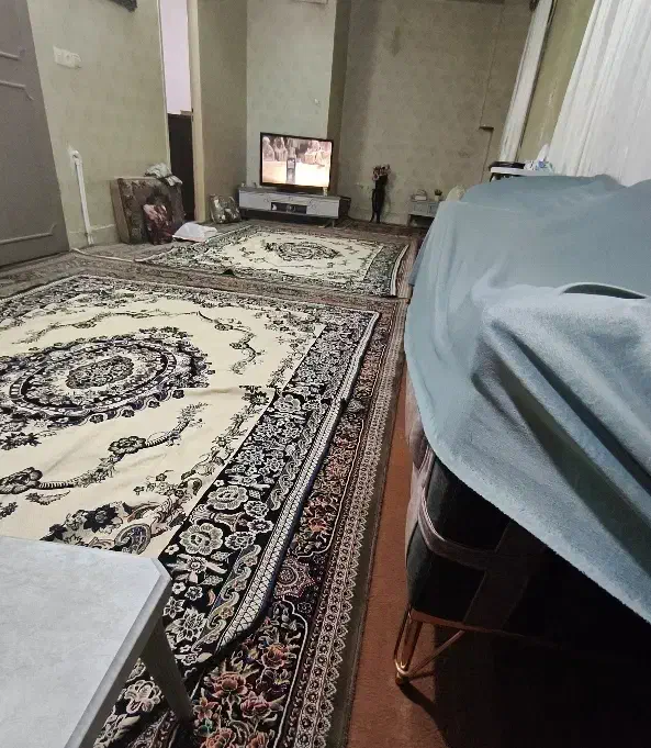 سه طبقه شخصی بر خیابون قیام