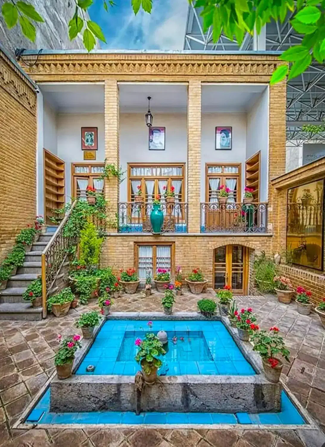 عالم عارا.۵۷ متری.ط اول..امکانات متوسط
