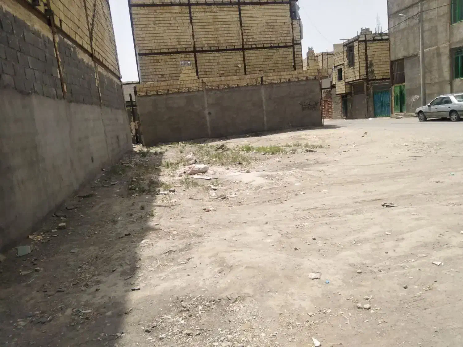 زمین فروشی