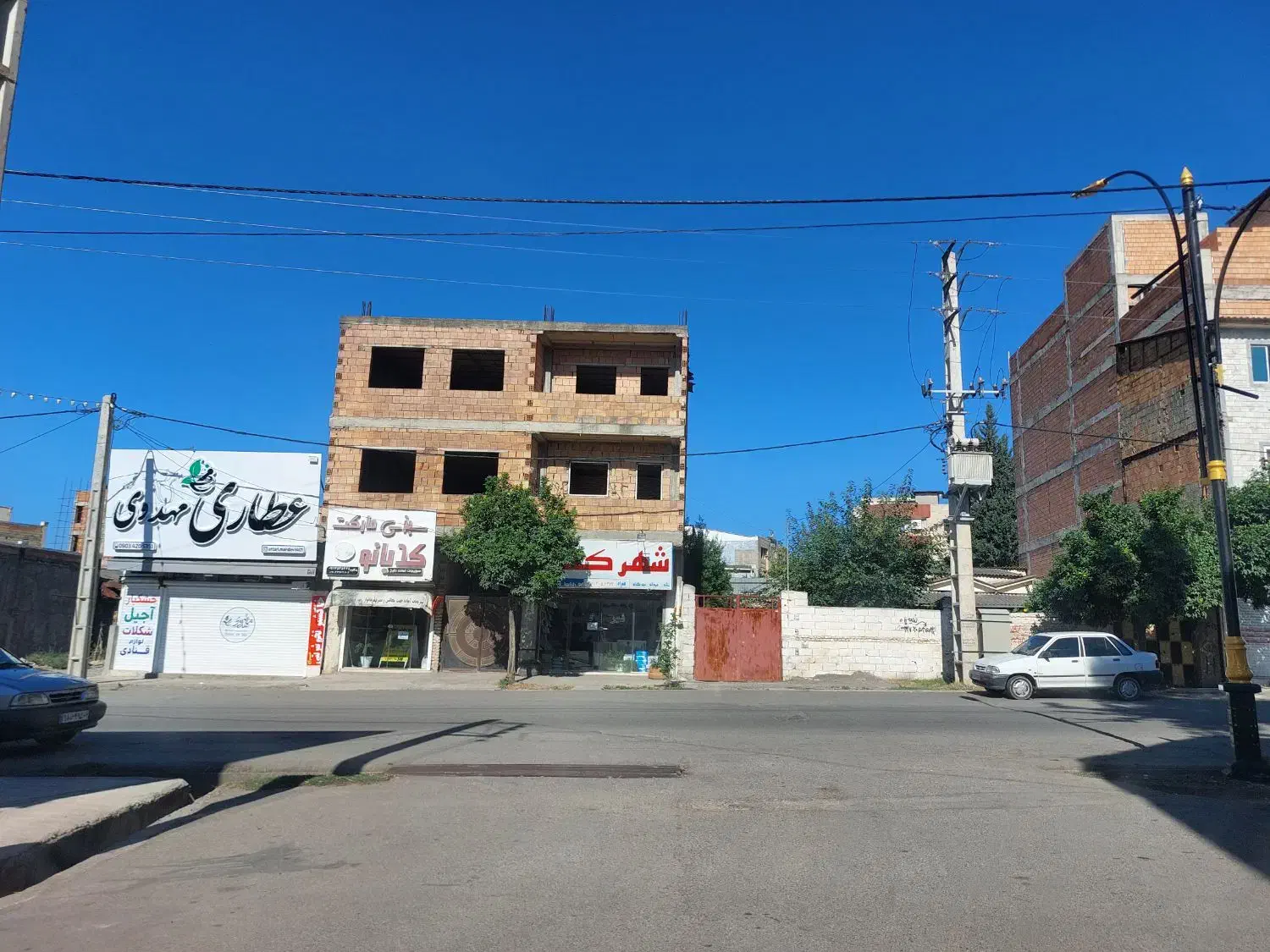 زمین ۲۰۰ متری ۸ در ۲۵تفکیک شده