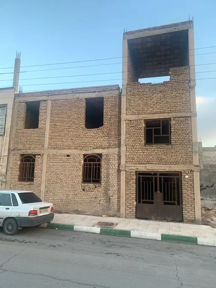دو طبقه نیمه ساخت با جواز تجاری