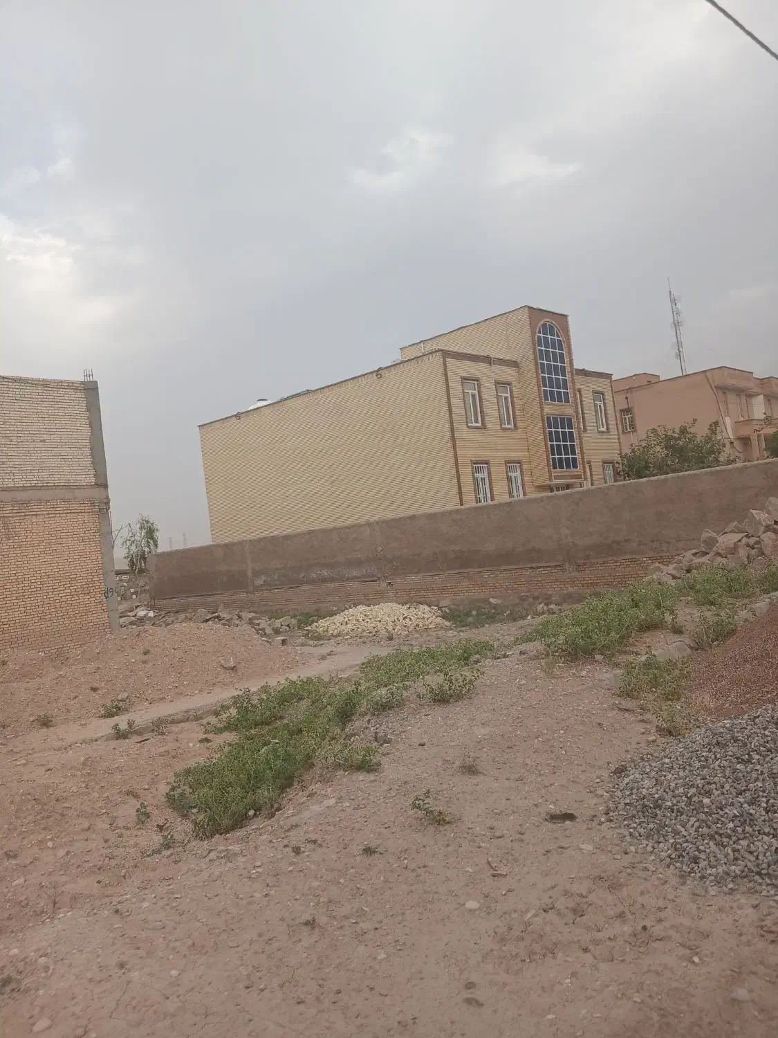 زمین مسکونی شرافت