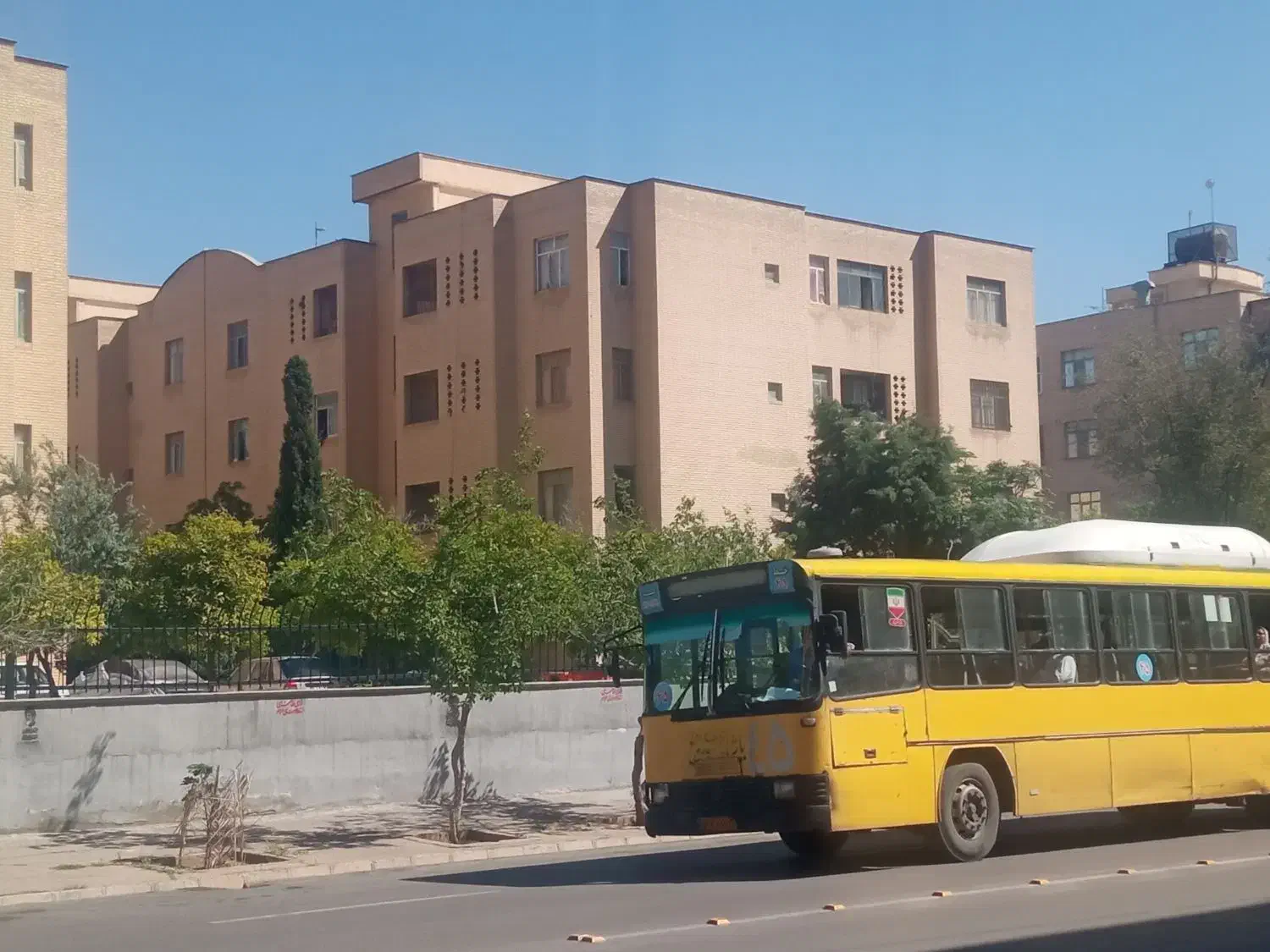 آپارتمان یک خواب۷۸متری خیابان پاییز مجتمع فرهنگیان
