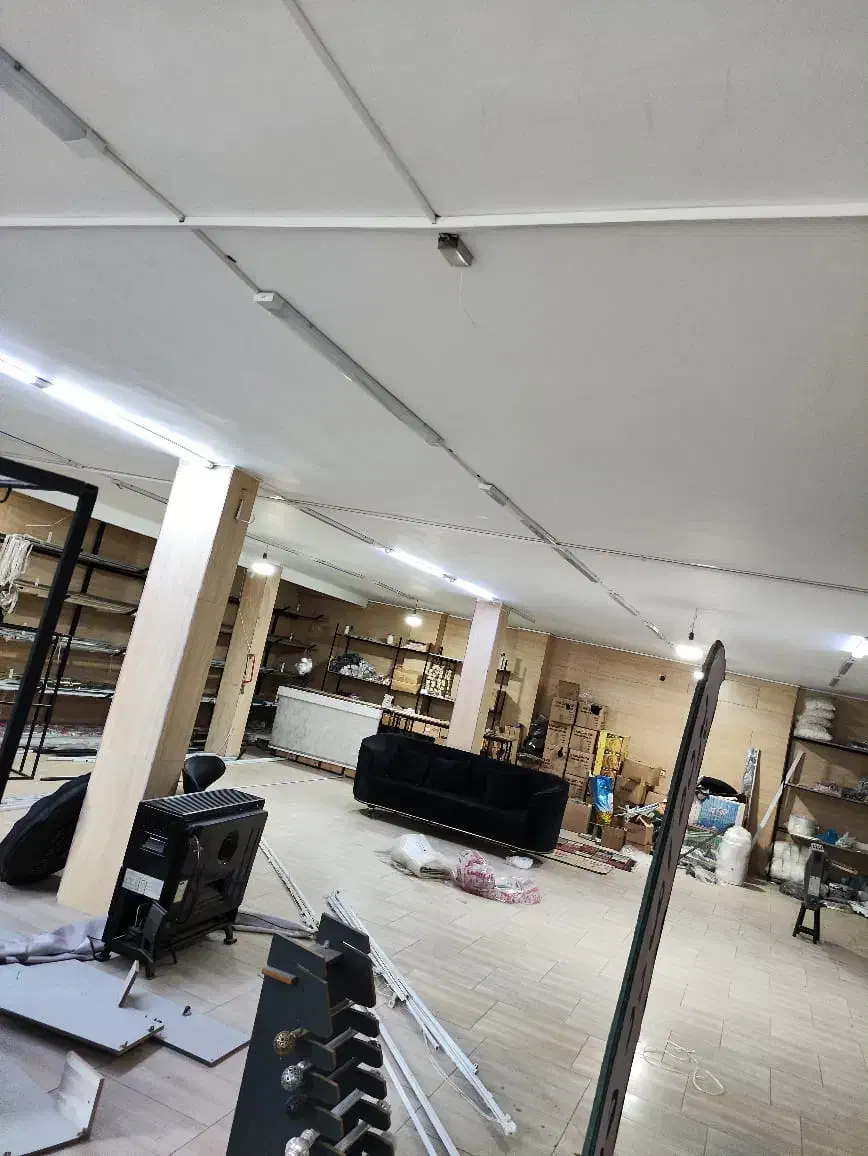 رهن واجاره سالن۱۲۲متری تجاری