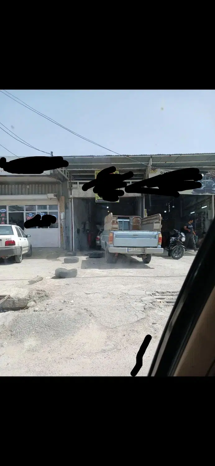 مغازه وسط اجاره داده میشه گود و اتاق نشست هم داره