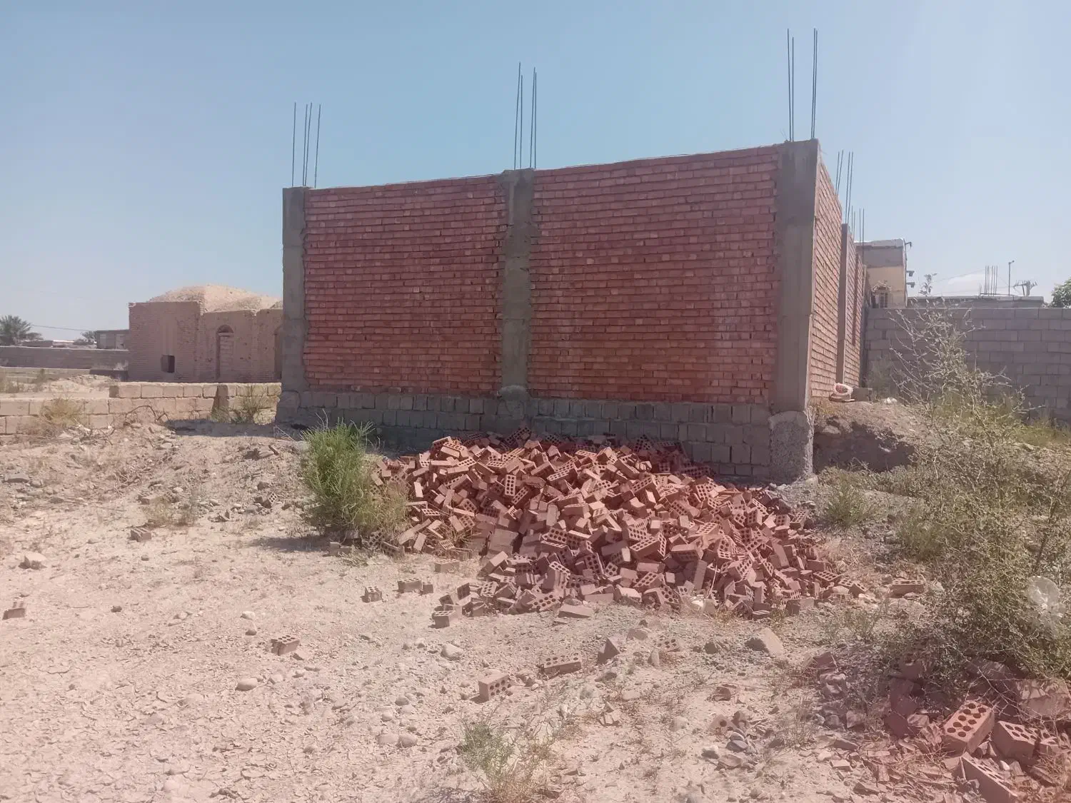 یک خانه نیم ساخت کلرود
