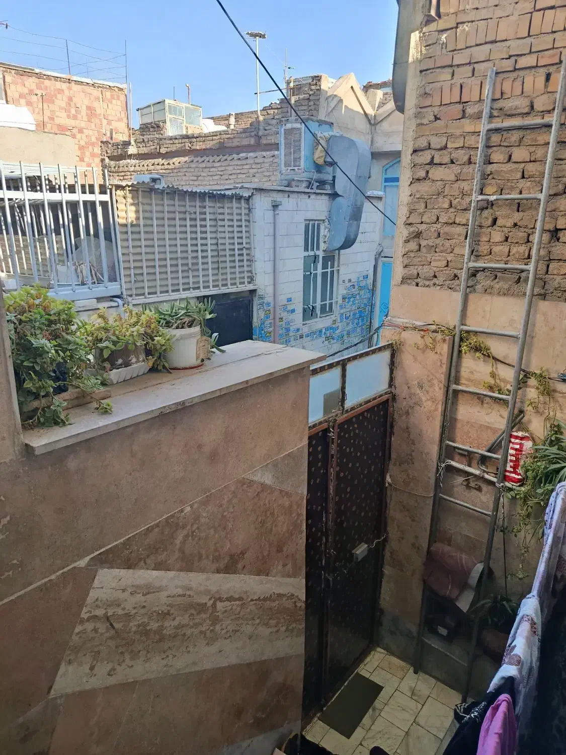 خانه ویلایی نقلی نزدیک جاده ساوه
