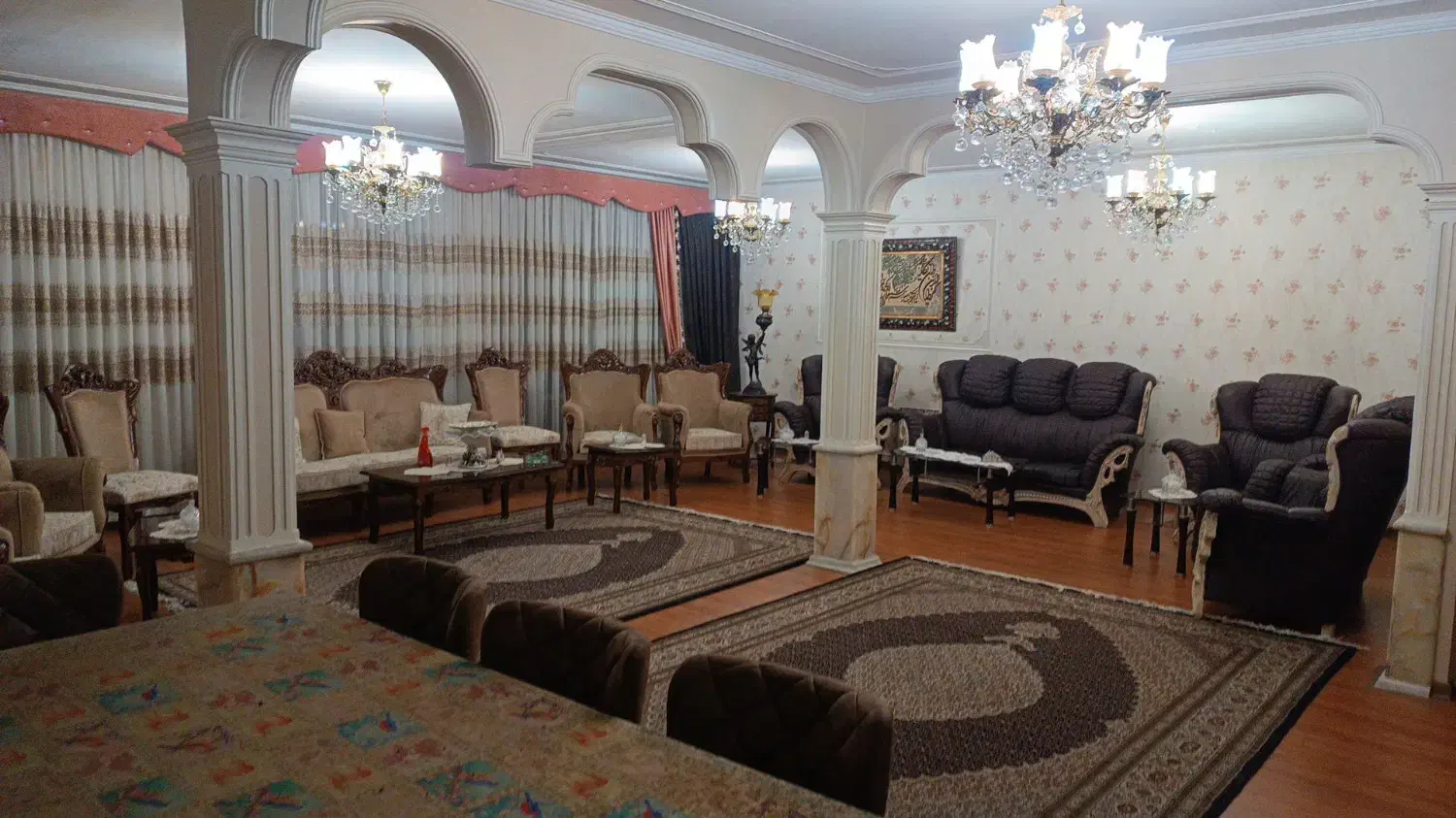 حیاط ۱۹۰ متری ششگلان