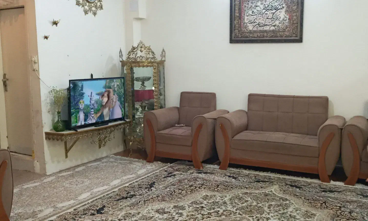 اجاره واحد پنجاه متری با پارکینگ