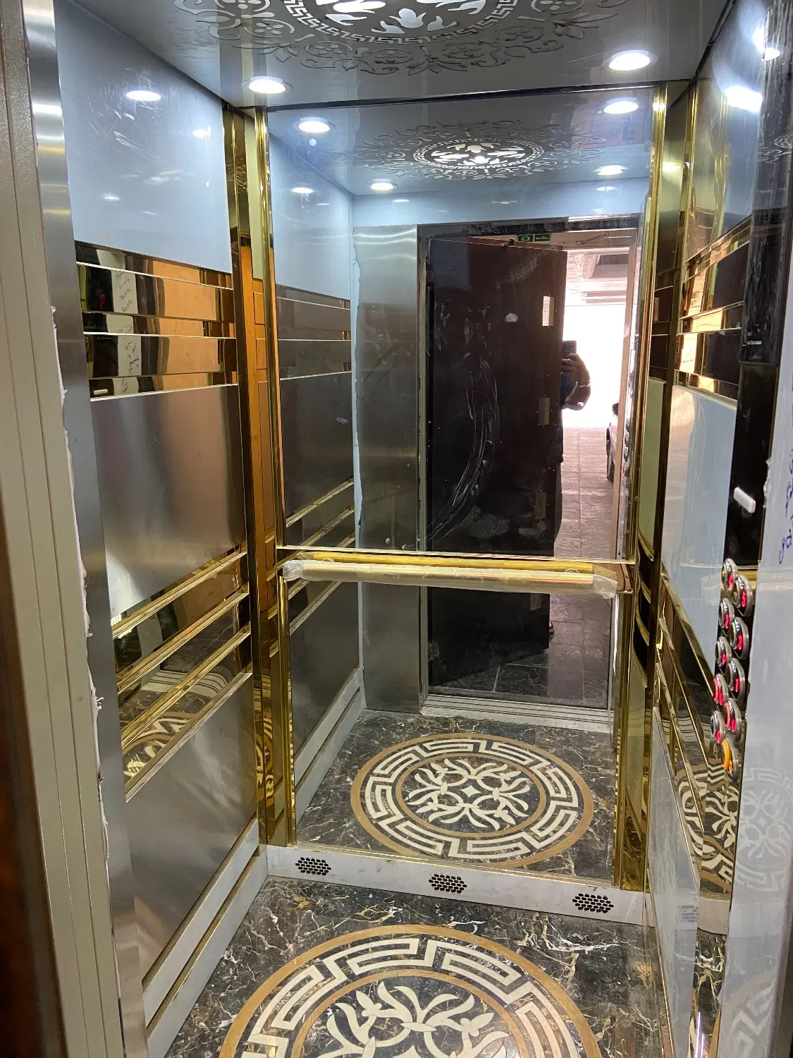 واحد ۱۲۴ متری نوساز