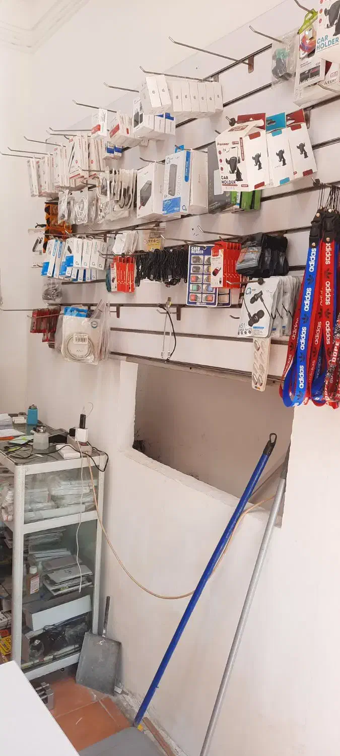 مغازه ۱۵ متری بر جمهوری اجاره فوری