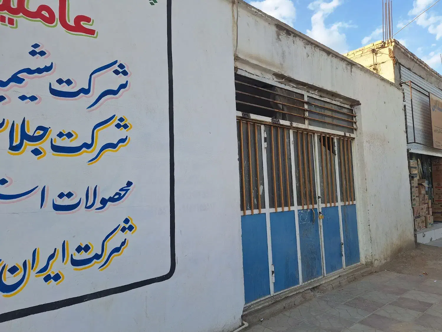 یک درب مغازه  تجاری دوستمحمد بازارچه مرغ