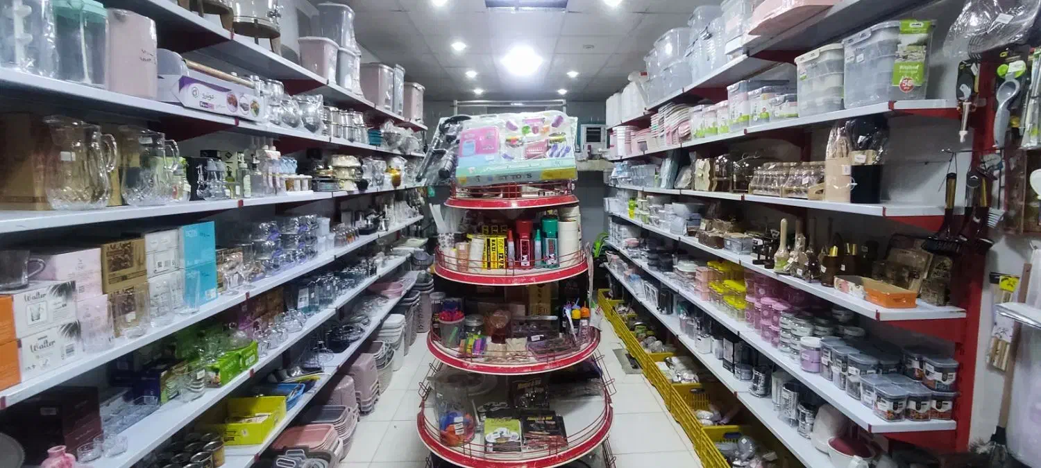 مغازه  با زیرزمین در محله پر رفت وامد