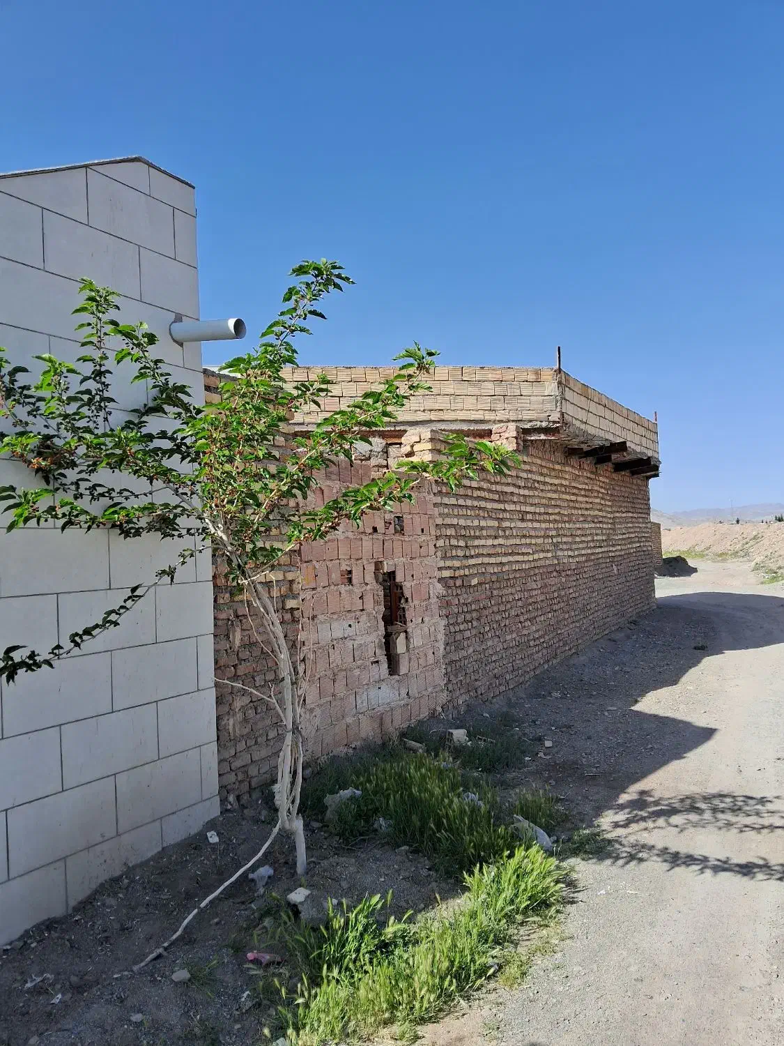 منزل نیمه ساز دستگرد ۳ نبش
