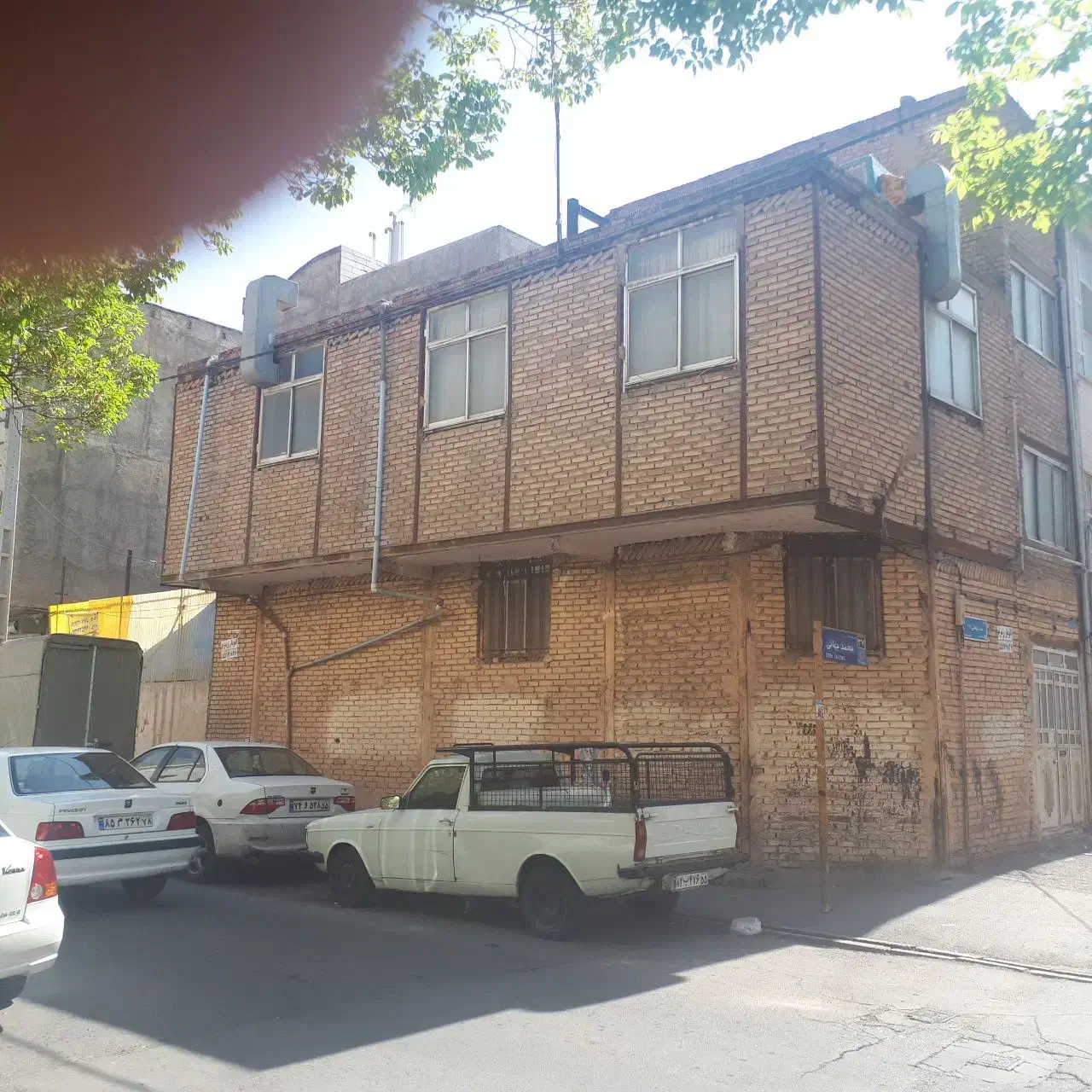 انبار همکف با حیاط