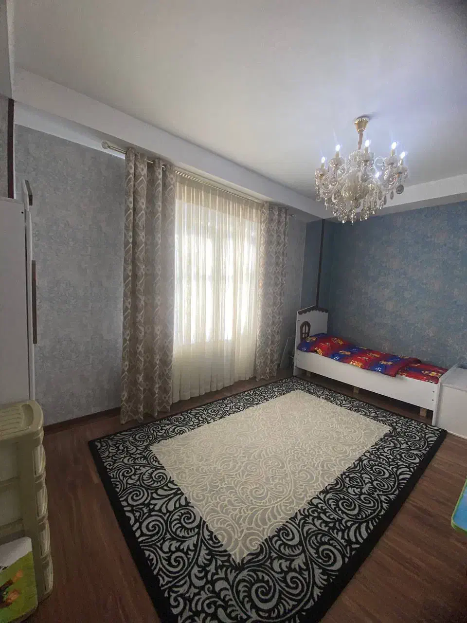 ۹۵ متر فول امکانات غرق در نور _ ۱۵ متر حیاط خلوت