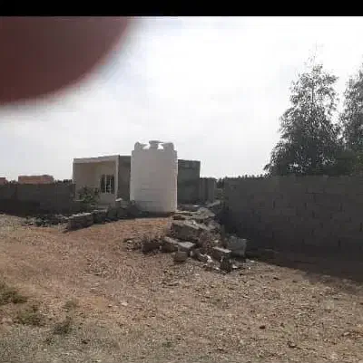 زمین ۳۰۰متری دیوارکشی شده