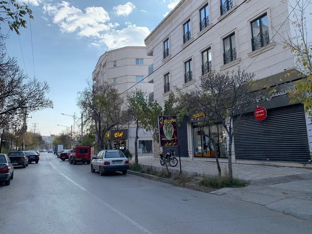 مغازه تجاری ۳۶ متری روبروی سینما عمیق