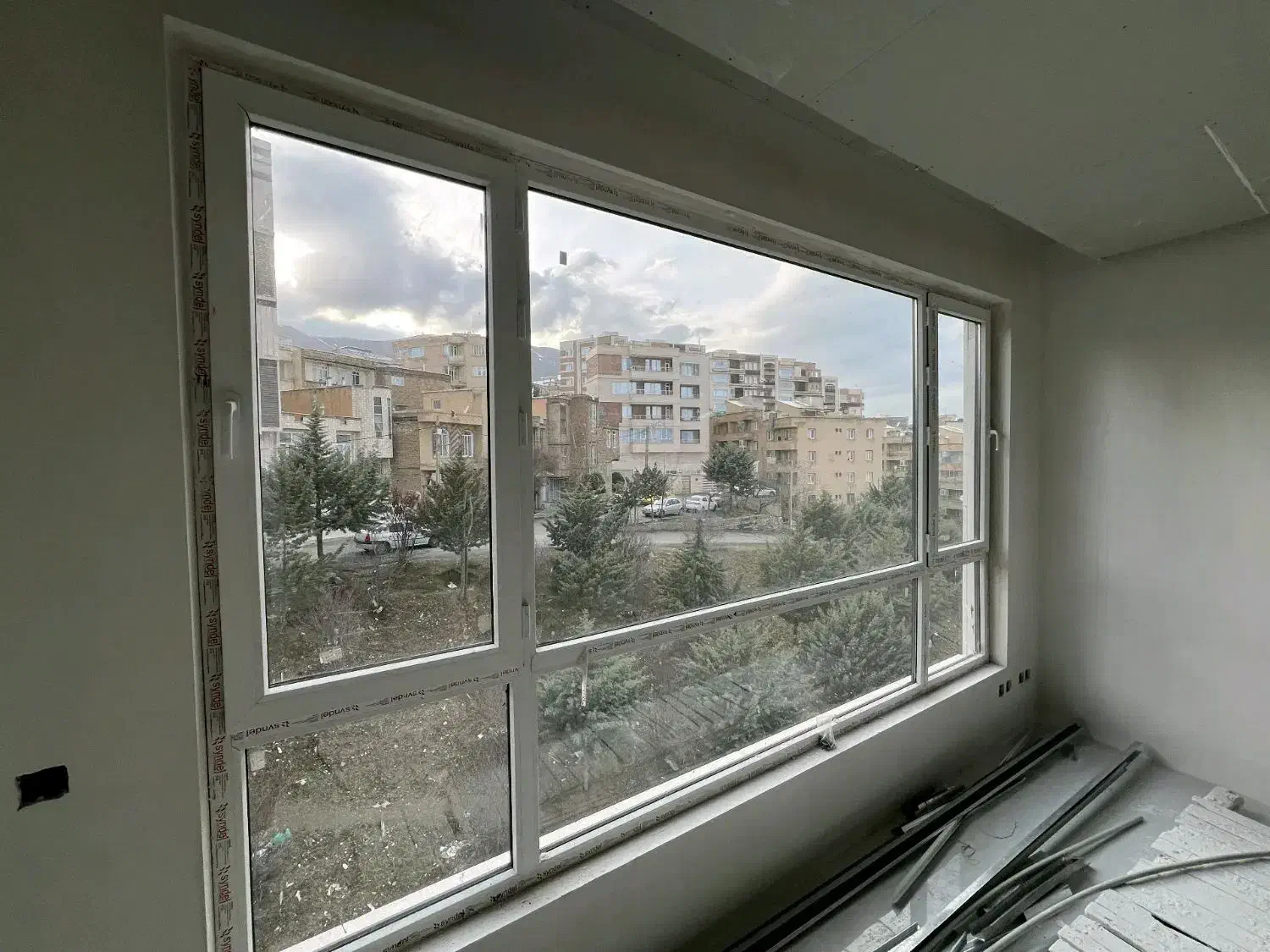 واحدم گرک تا ۸ میلیارد پول نقد