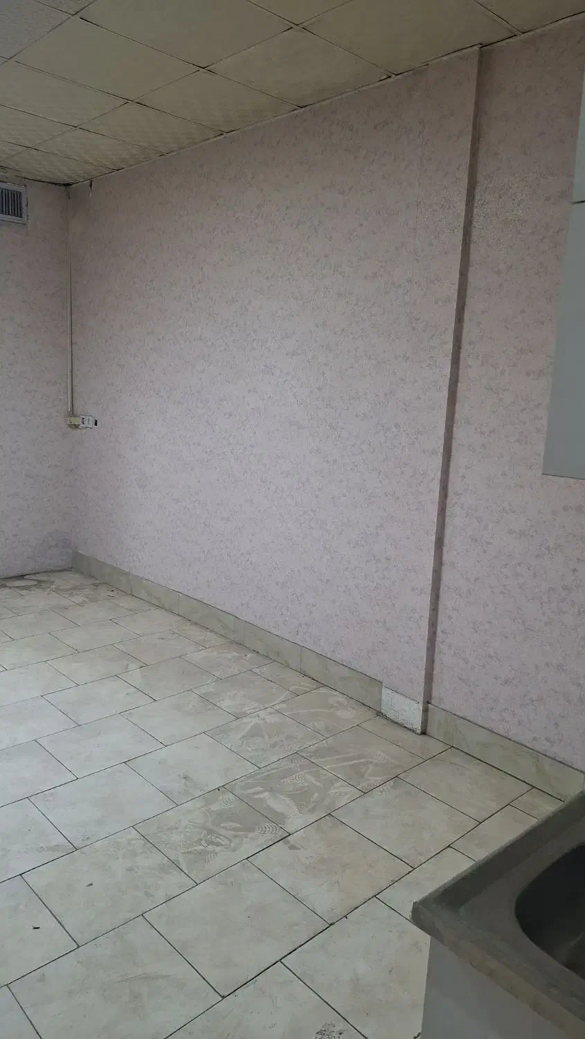دفتر کار ۵۰ متری به رهن و اجاره داده میشود