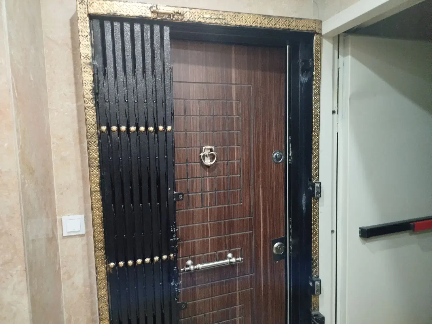آپارتمان ۱۰۰متری نوساز فول
