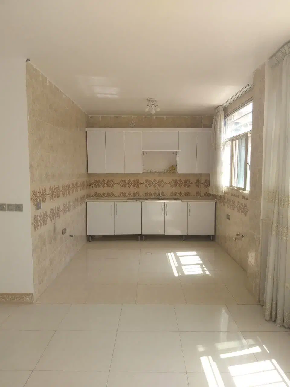اجاره یک واحد آپارتمان همکف با حیاط اختصاصی