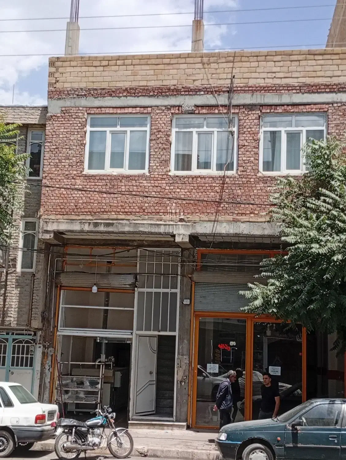 ۱۳۷ متر مغازه بر خیابان ستارخان
