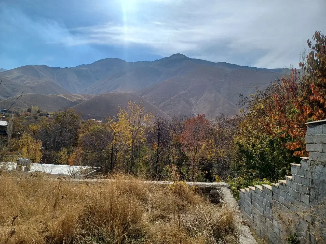 باغچه ۶۰۰ متری بهمراه جواز ساخت ویلای تریبلکس