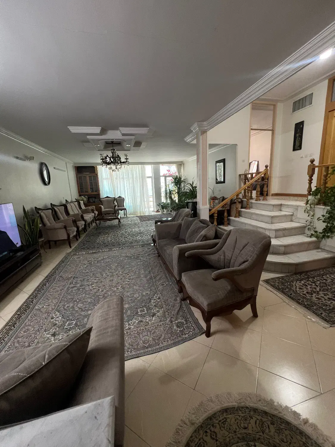 اجاره مسکونی یک طبقه با زیرزمین