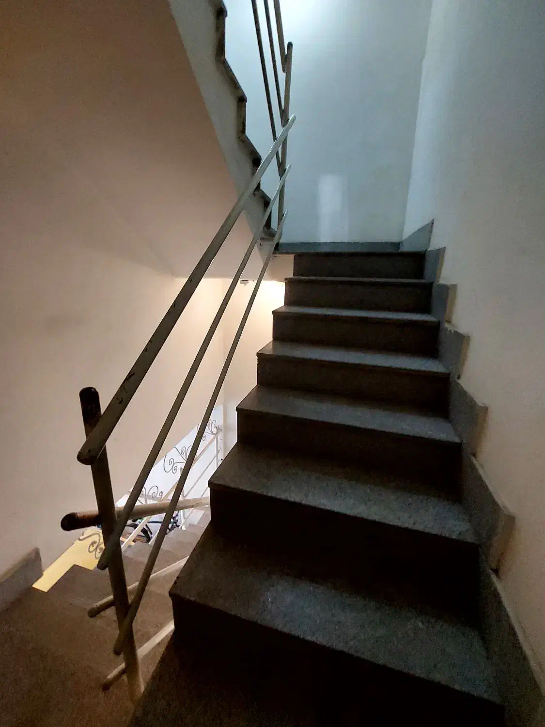 ۸۵ متر پارکینگ دار تخلیه