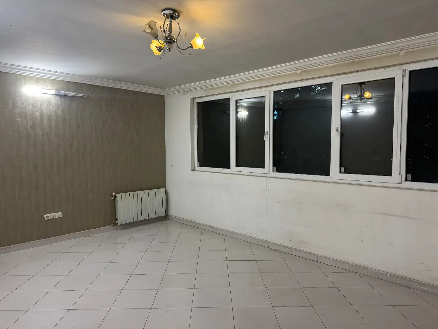 دفتر کار حاشیه وکیل آباد