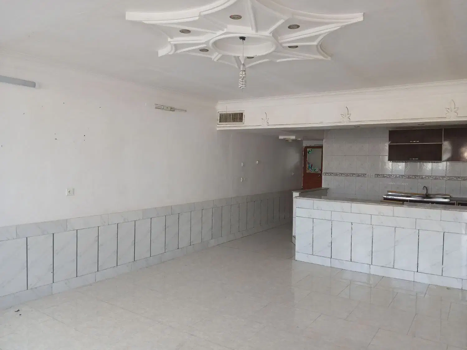 منزل ویلایی پارکینگ دار در کاشمر
