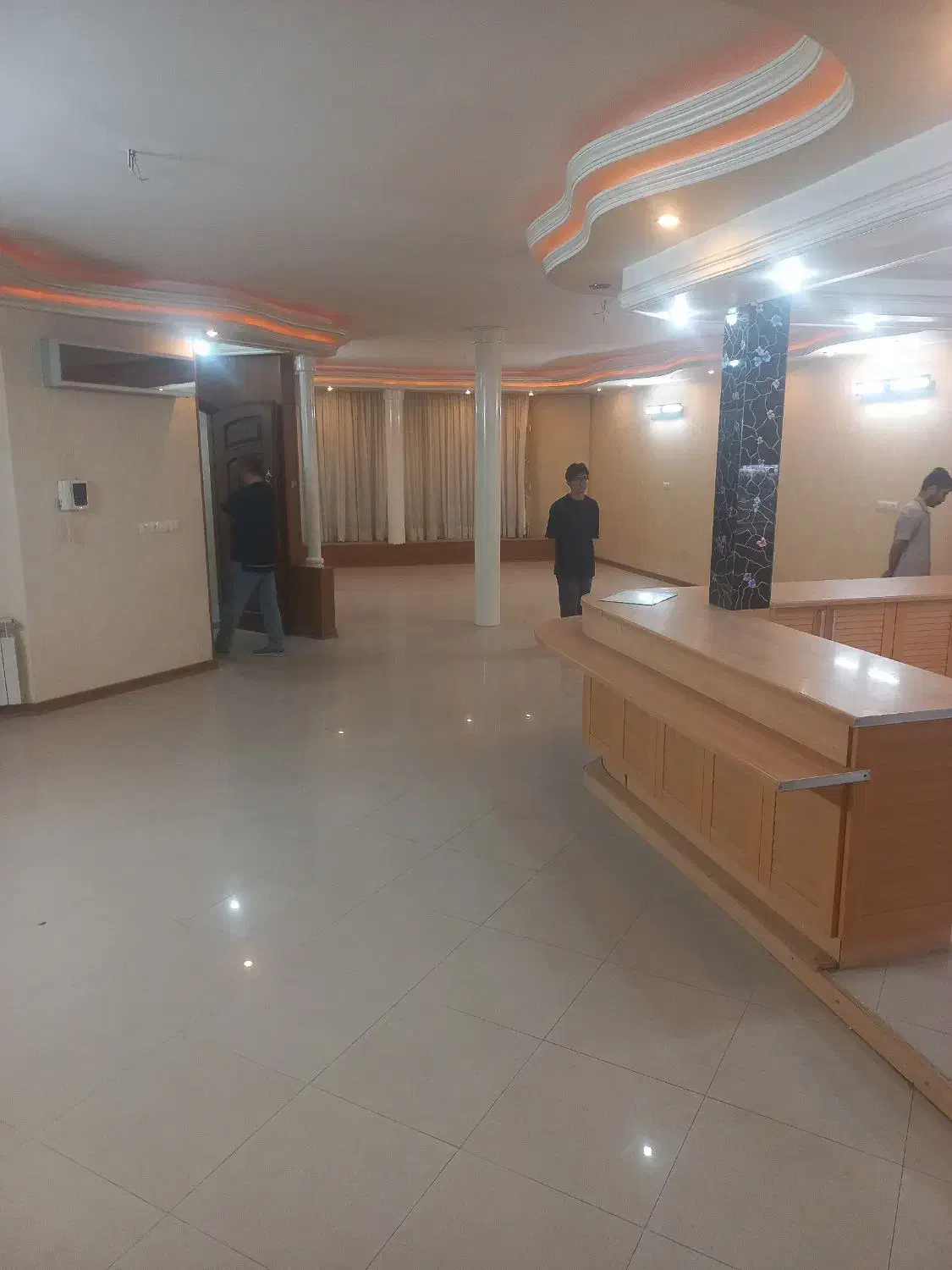 ۲۲۰ متر زمین ۵۸۰ متر بنا عنصری
