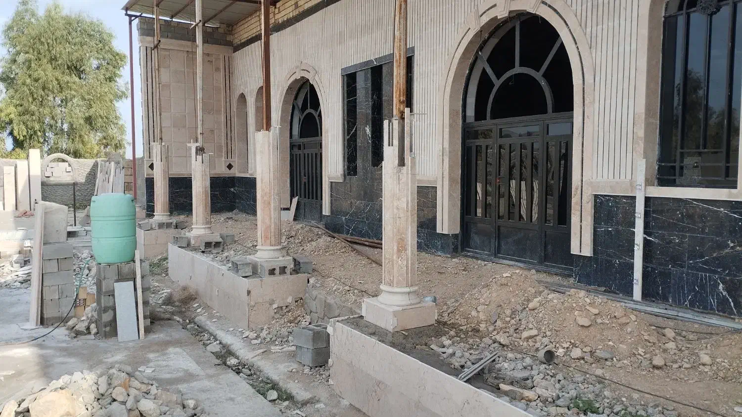 زمین   سالن