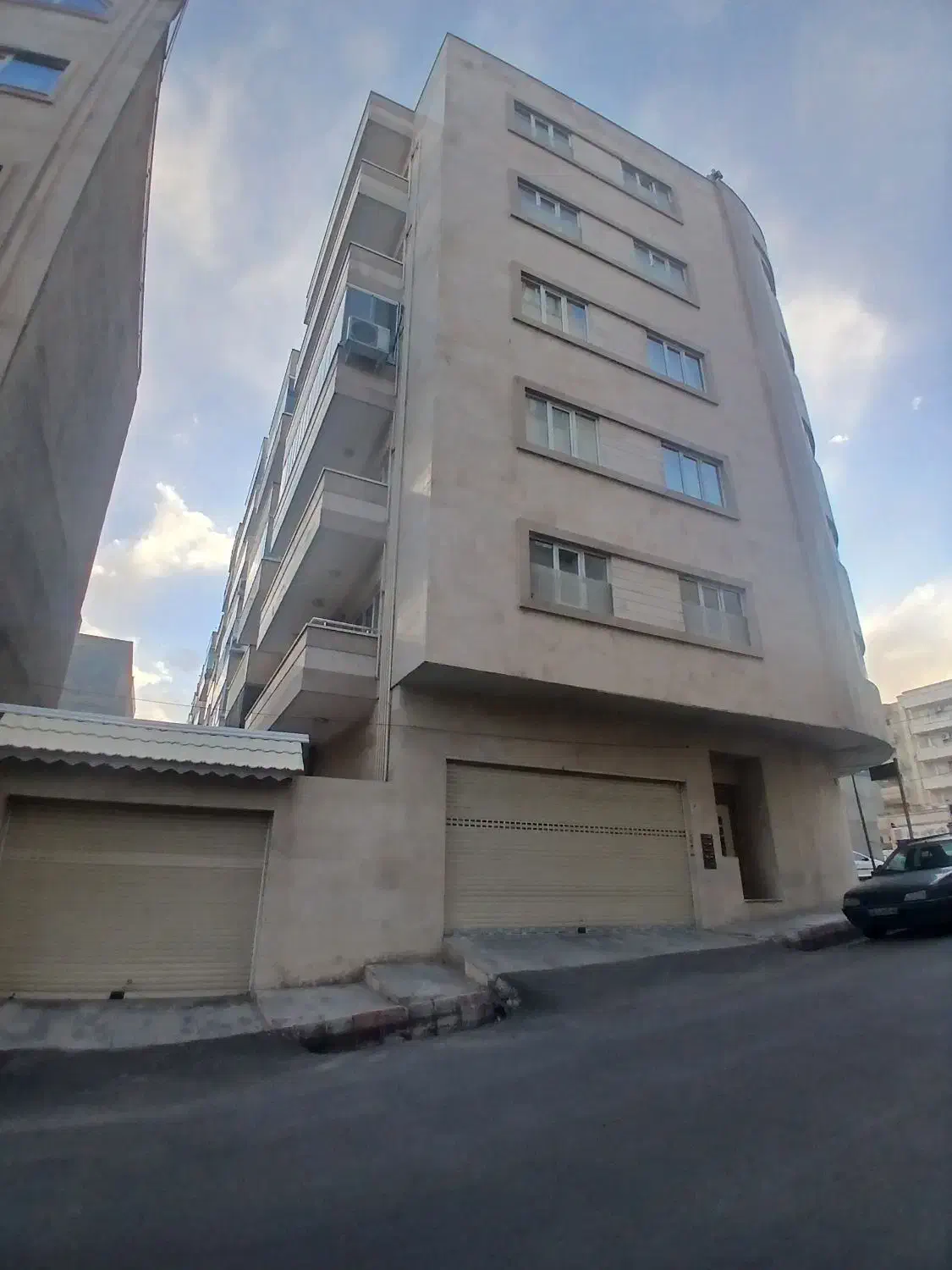 آپارتمان دو نبش جنوبی در مرزداران