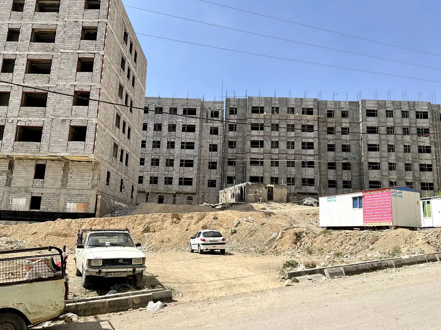 درحال ساخت و تحویلی 100متری گیلاوند