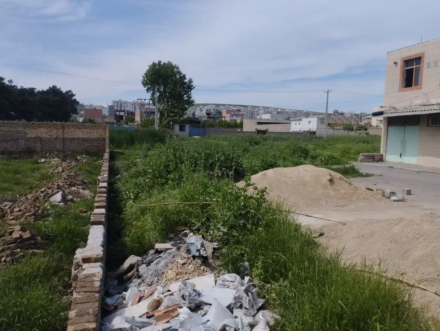 زمین مسکونی و تجاری