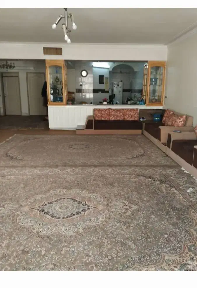 یک منزل دربست اجاره داده میشود