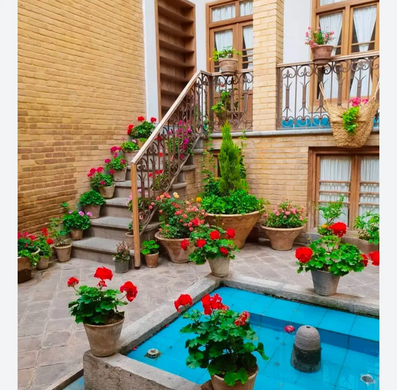 فروش حیاط